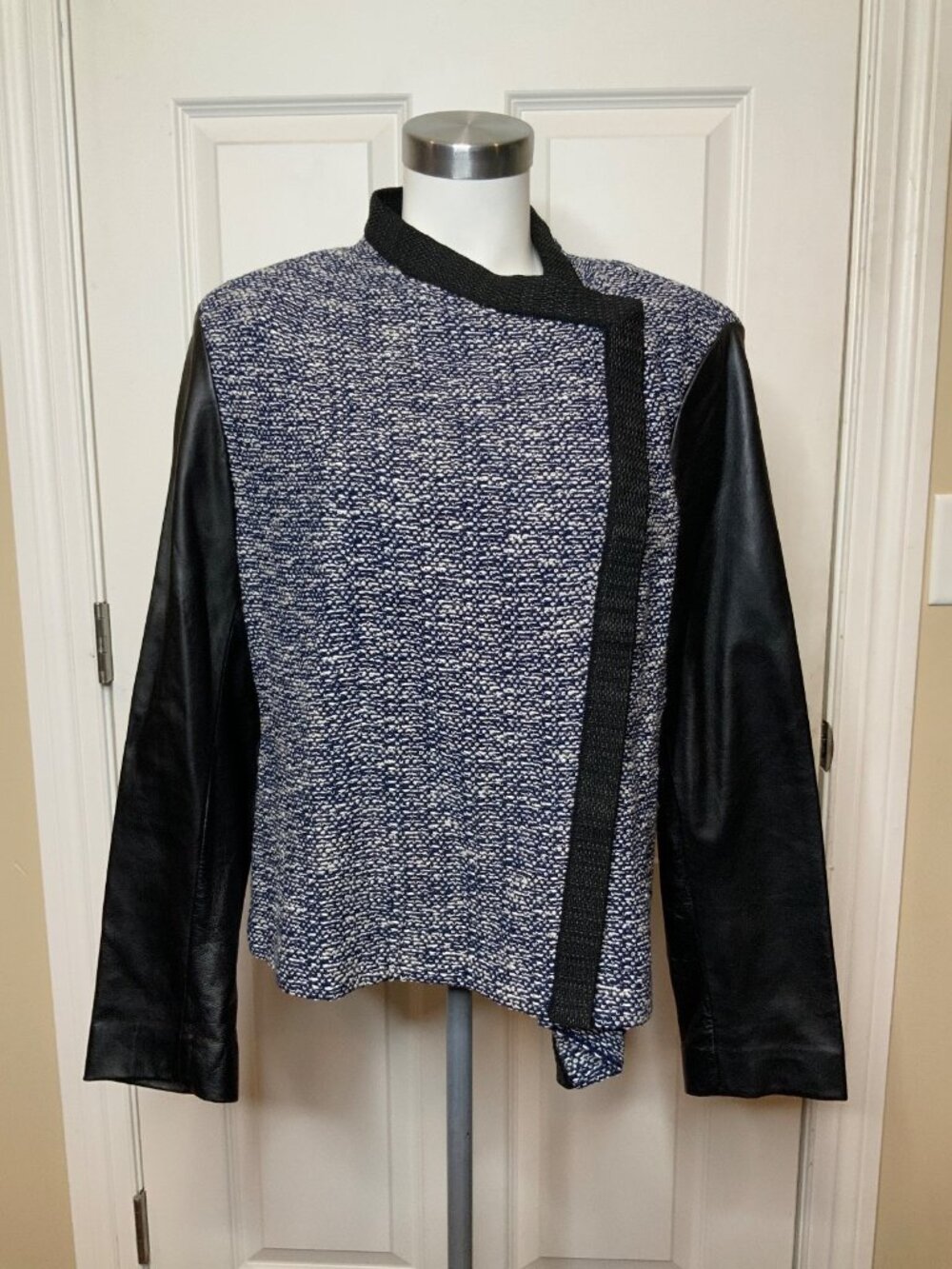 St. John Black White Navy Patterned Long Sleeve Mock Neck Jacket, Size 16
